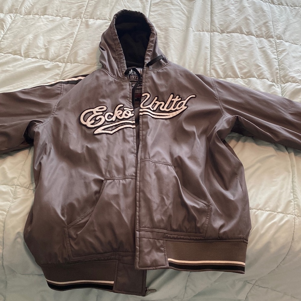 Ecko jacket with hood and zipper. Color grey size XL Used but in good condition